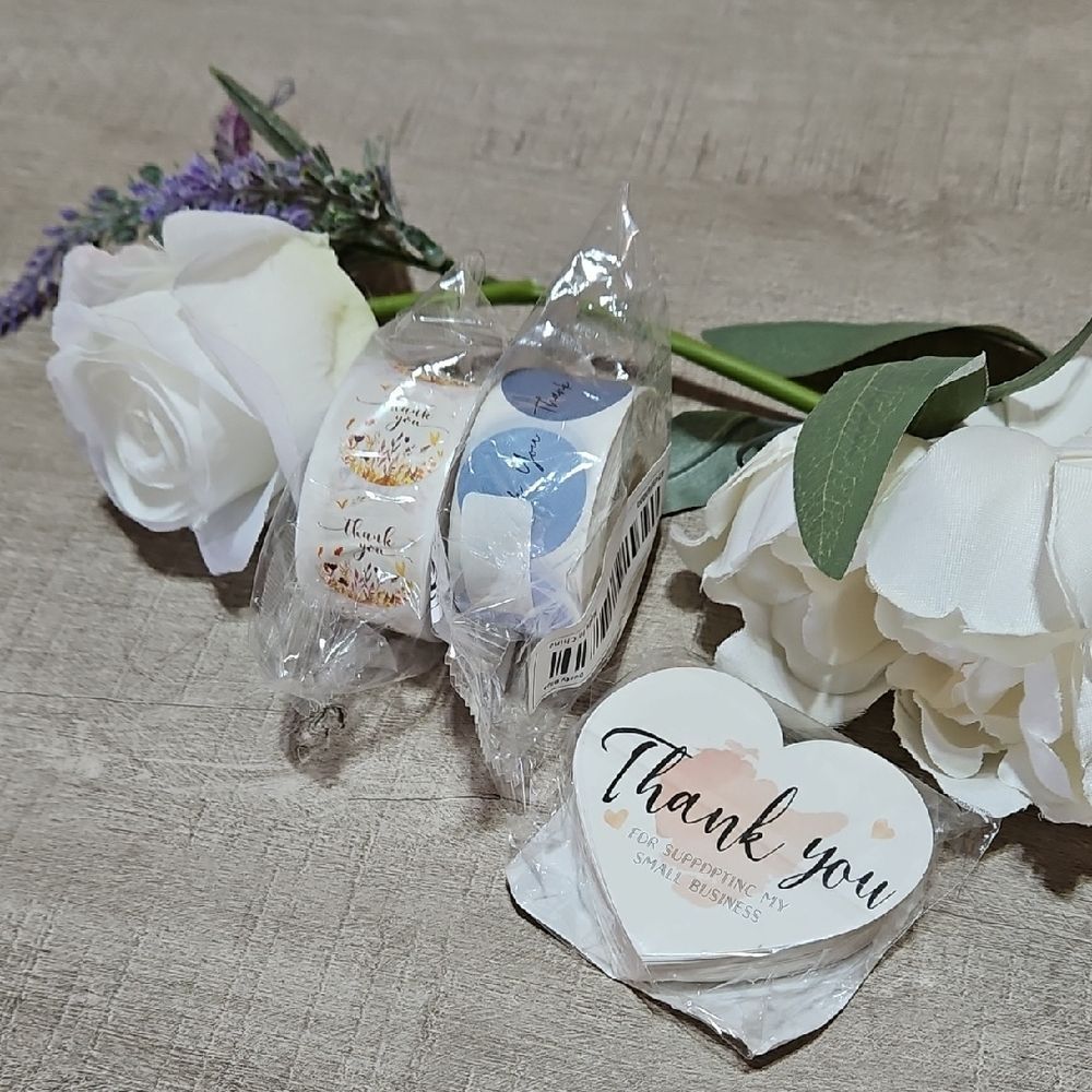 2 Rolls of 500 Thank You Stickers And 50 Thank You Heart Shaped Cards